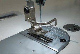 Automatic presser foot lifter
